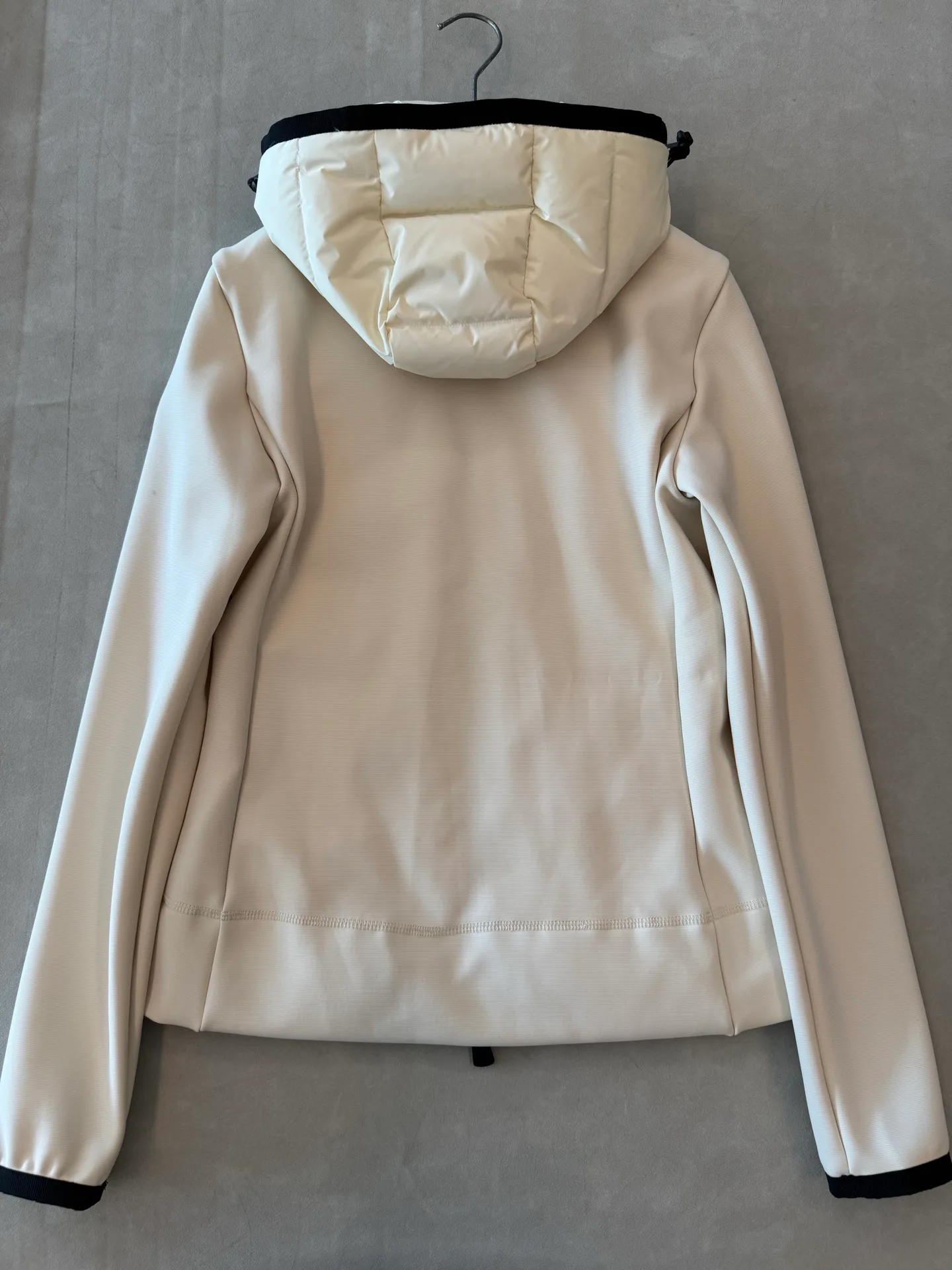 Women's Jackets And Down Jackets MONCLER 18491937