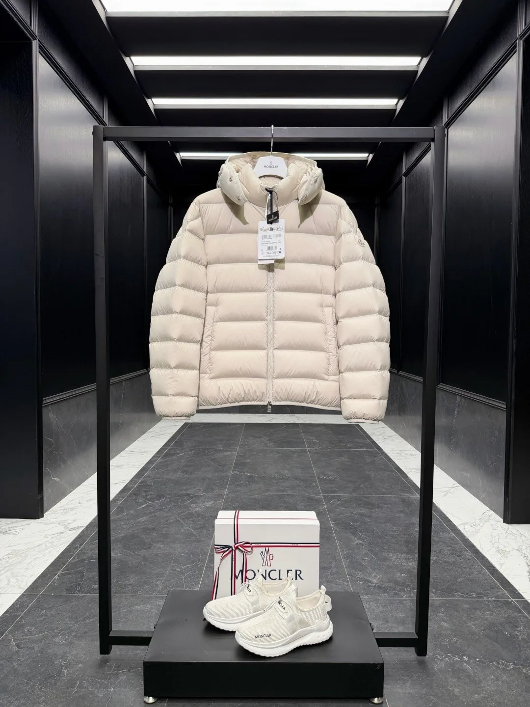 Куртки И Пуховики Мужские Moncler 18607037
