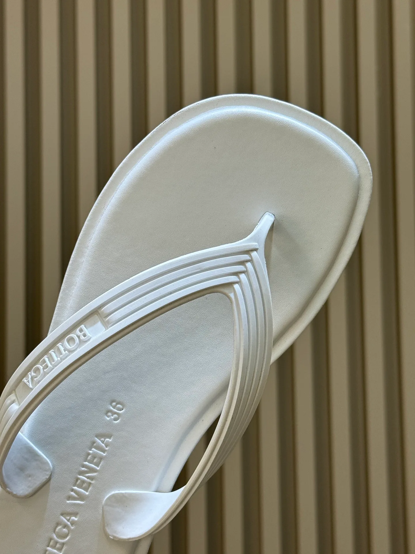 Women's Flip-Flops BOTTEGA VENETA 18073672