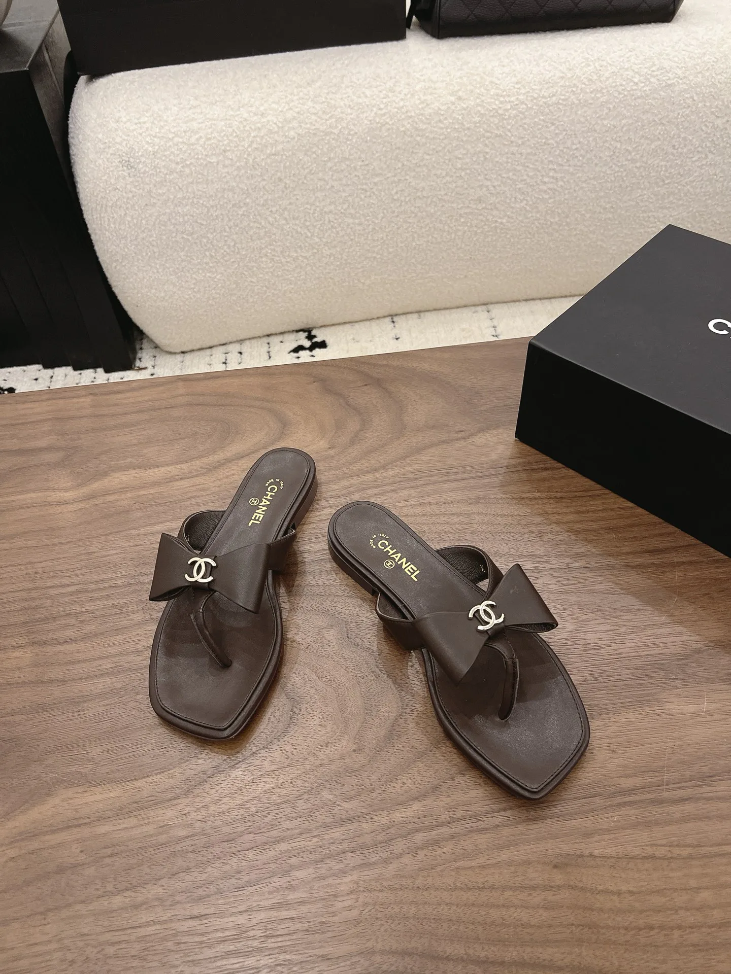 Women's Flip-Flops CHANEL 17342719