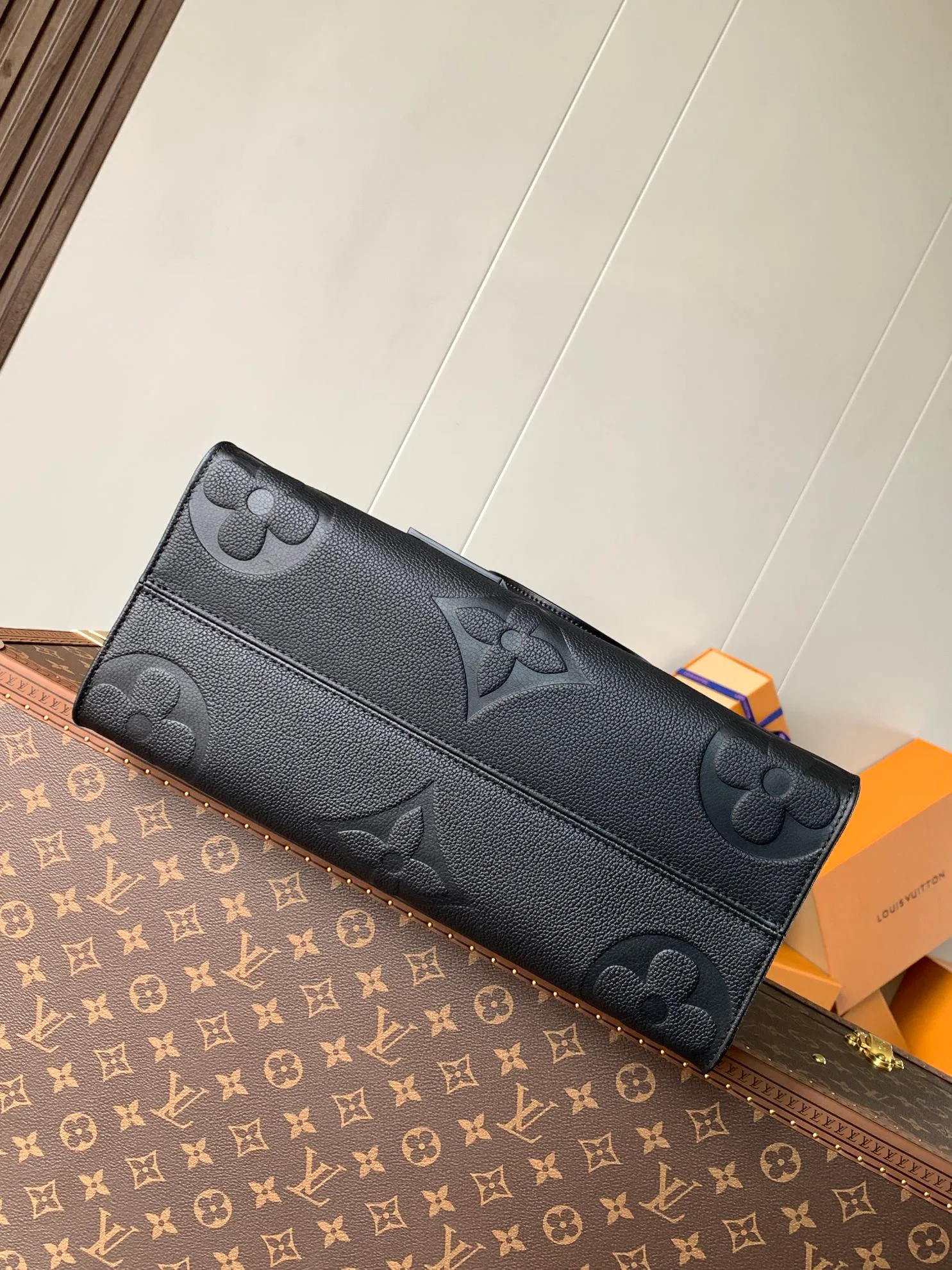 Women's Classic Handbags LOUIS VUITTON 18148125