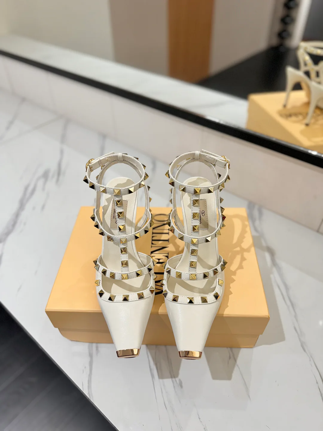 Women's Open-Toe Sandals VALENTINO 17366646