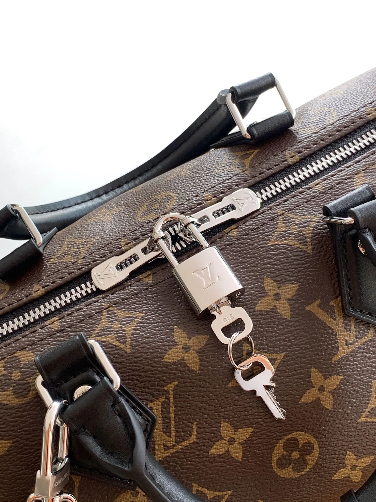 Women's Classic Handbags LOUIS VUITTON 17844891