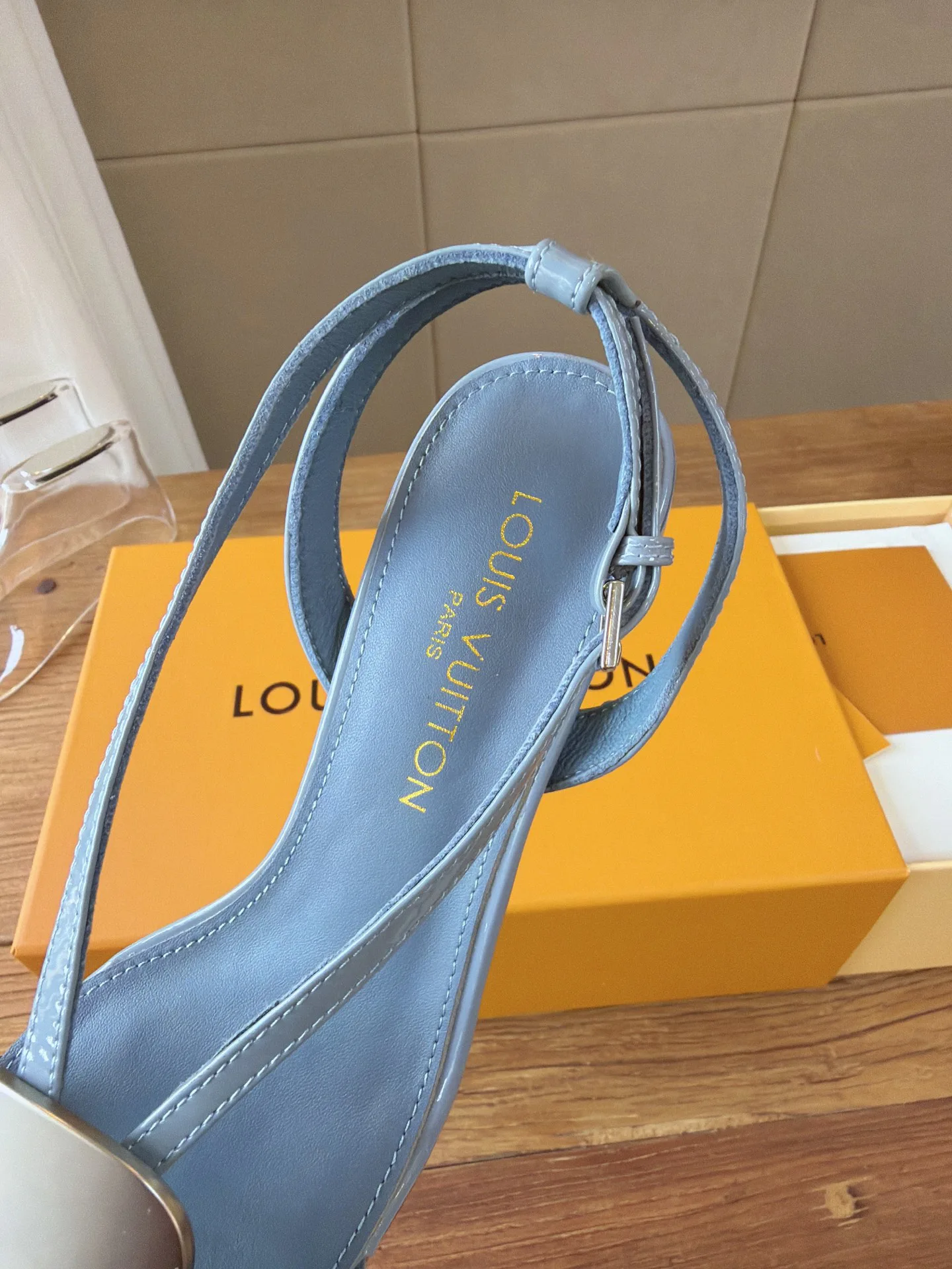 Women's Open-Toe Sandals LOUIS VUITTON 17620617