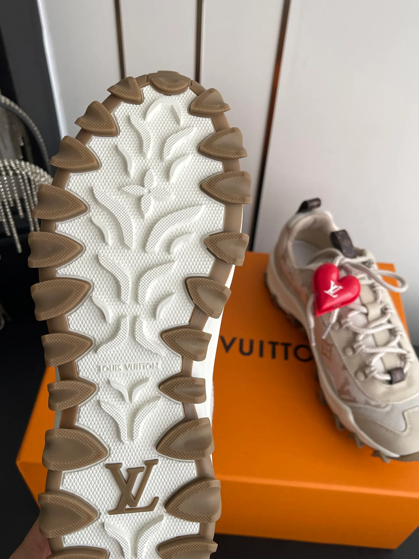Women's Sneakers LOUIS VUITTON 17554377