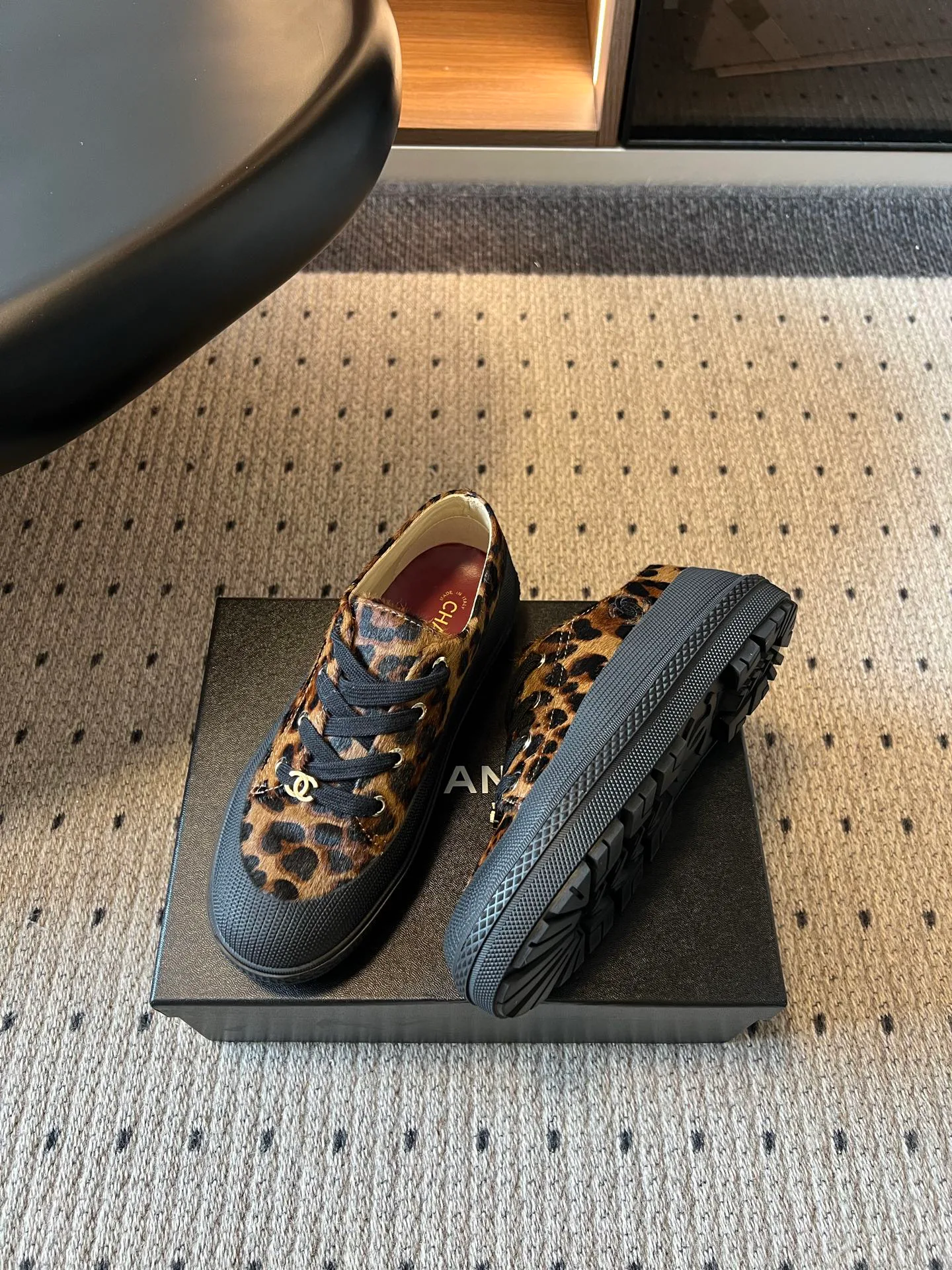 Women's Sneakers CHANEL 18137087