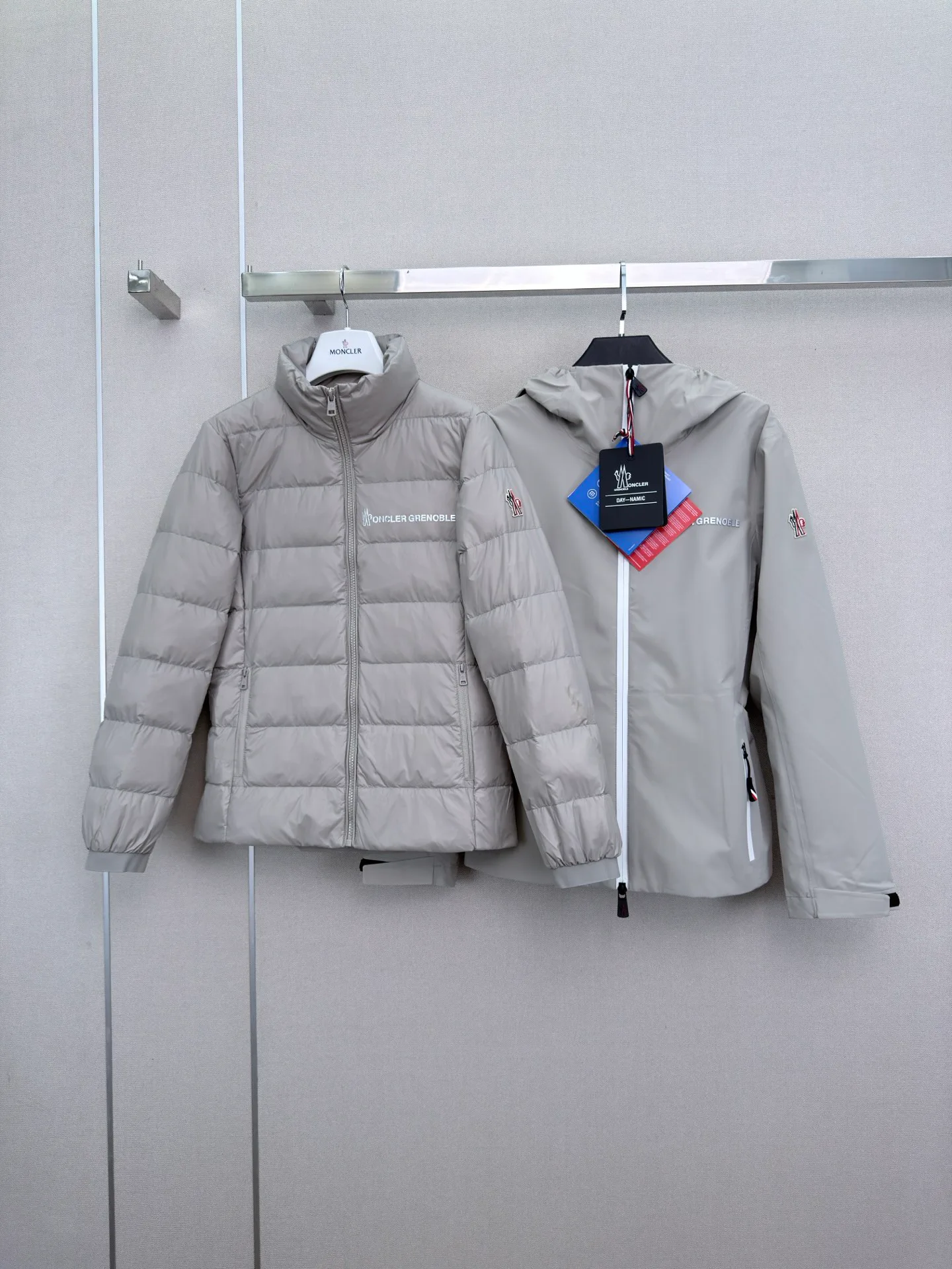Women's Jackets And Down Jackets MONCLER 18501654