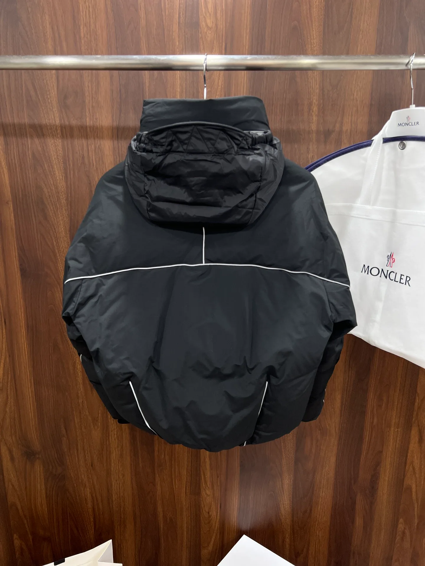 Women's Jackets And Down Jackets MONCLER 17888374