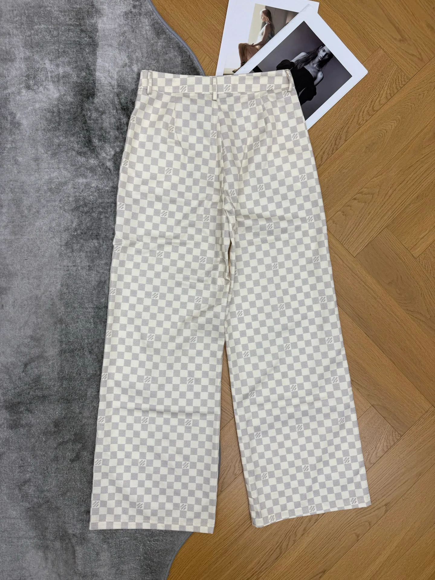 Women's Trousers LOUIS VUITTON 18348266