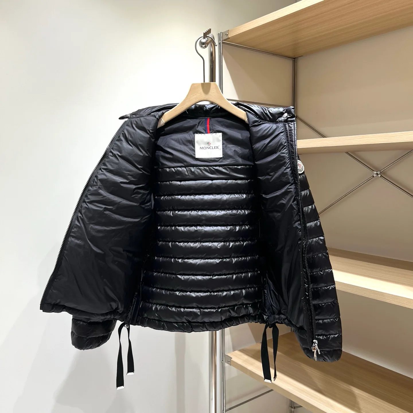 Women's Jackets And Down Jackets MONCLER 17812072