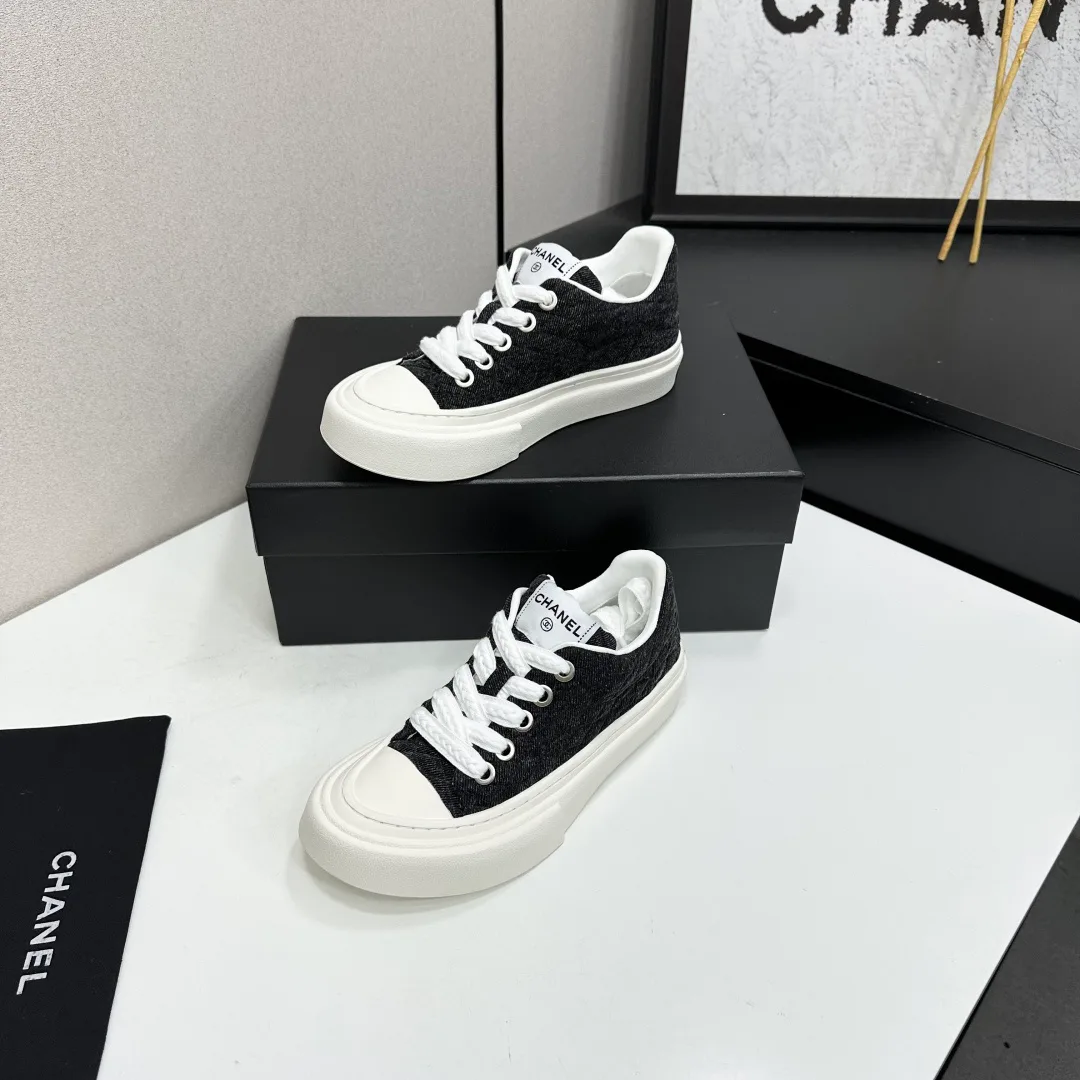 Women's Sneakers CHANEL 17825113