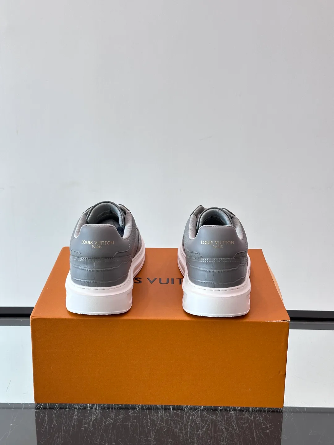 Women's Sneakers LOUIS VUITTON 18400576