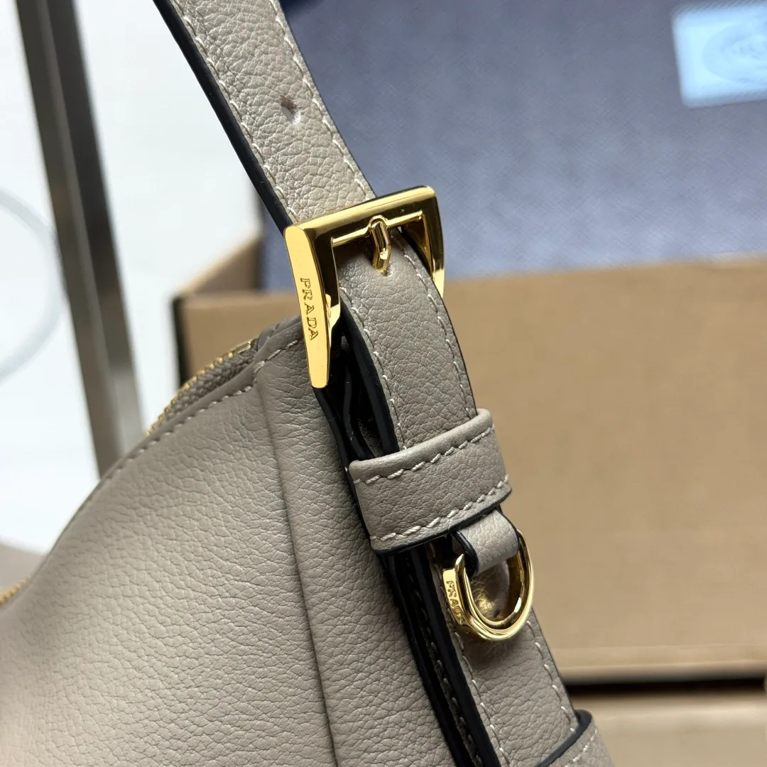 Women's Classic Handbags PRADA 18323051