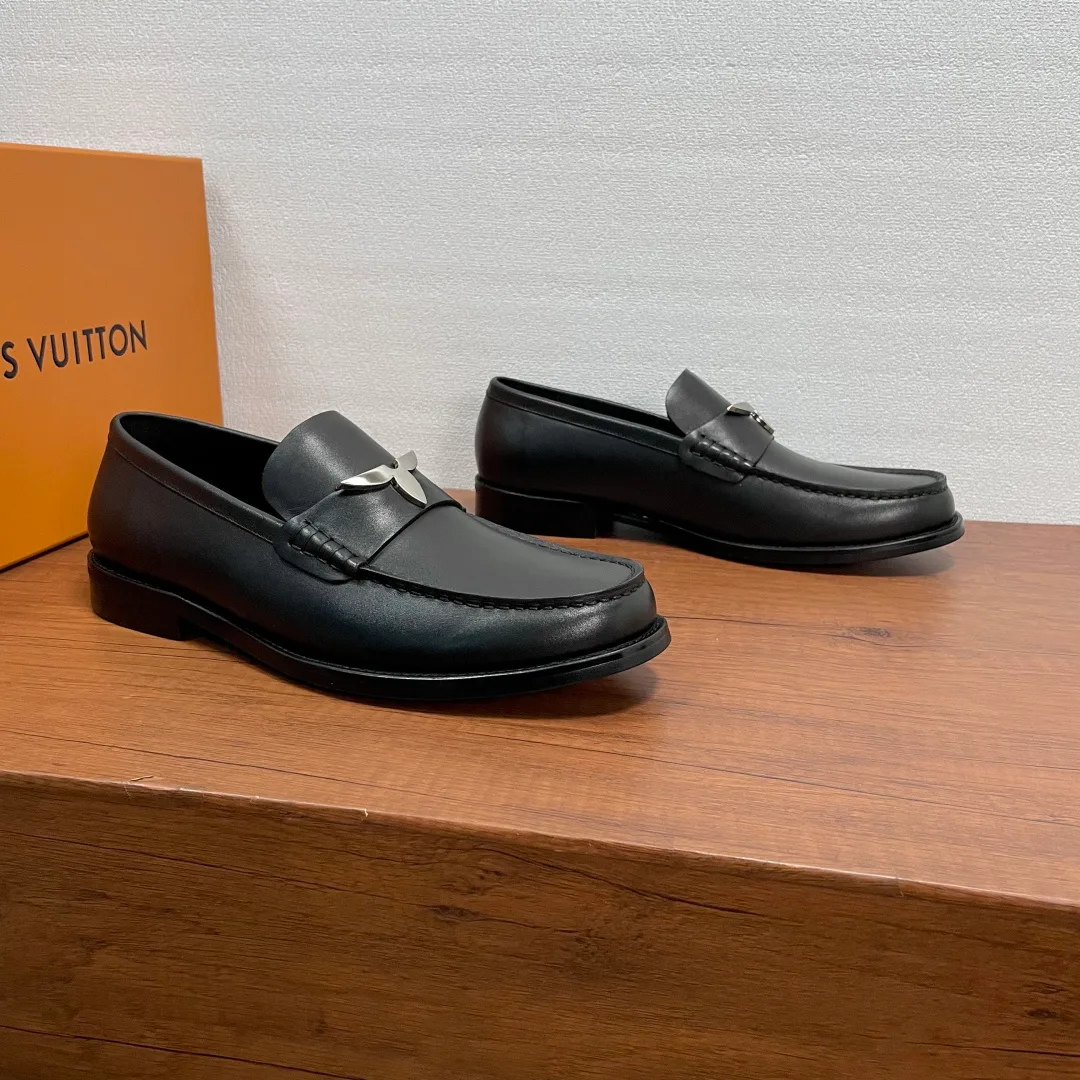 Men's Loafers And Dress Shoes LOUIS VUITTON 18197830