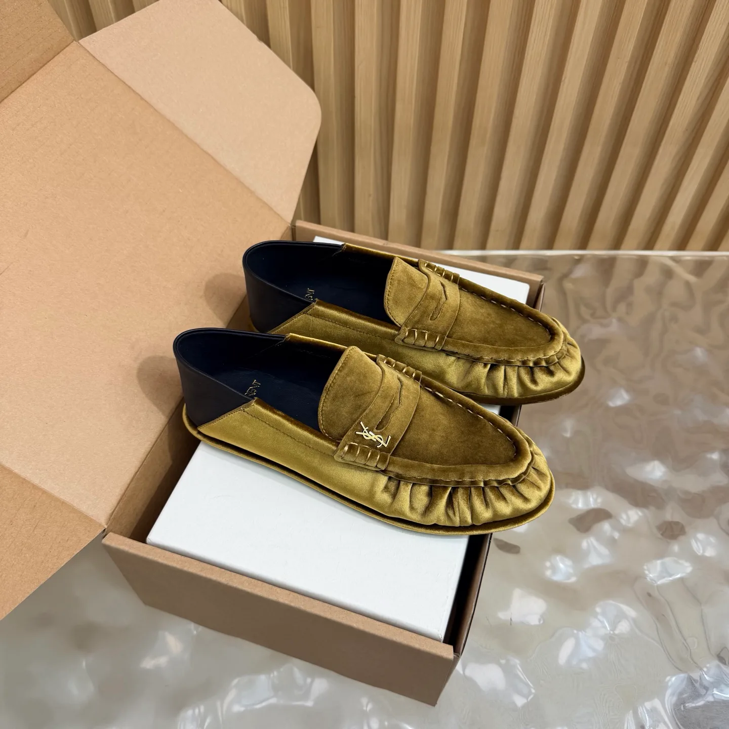 Women's Loafers And Moccasins SAINT LAURENT 17926444