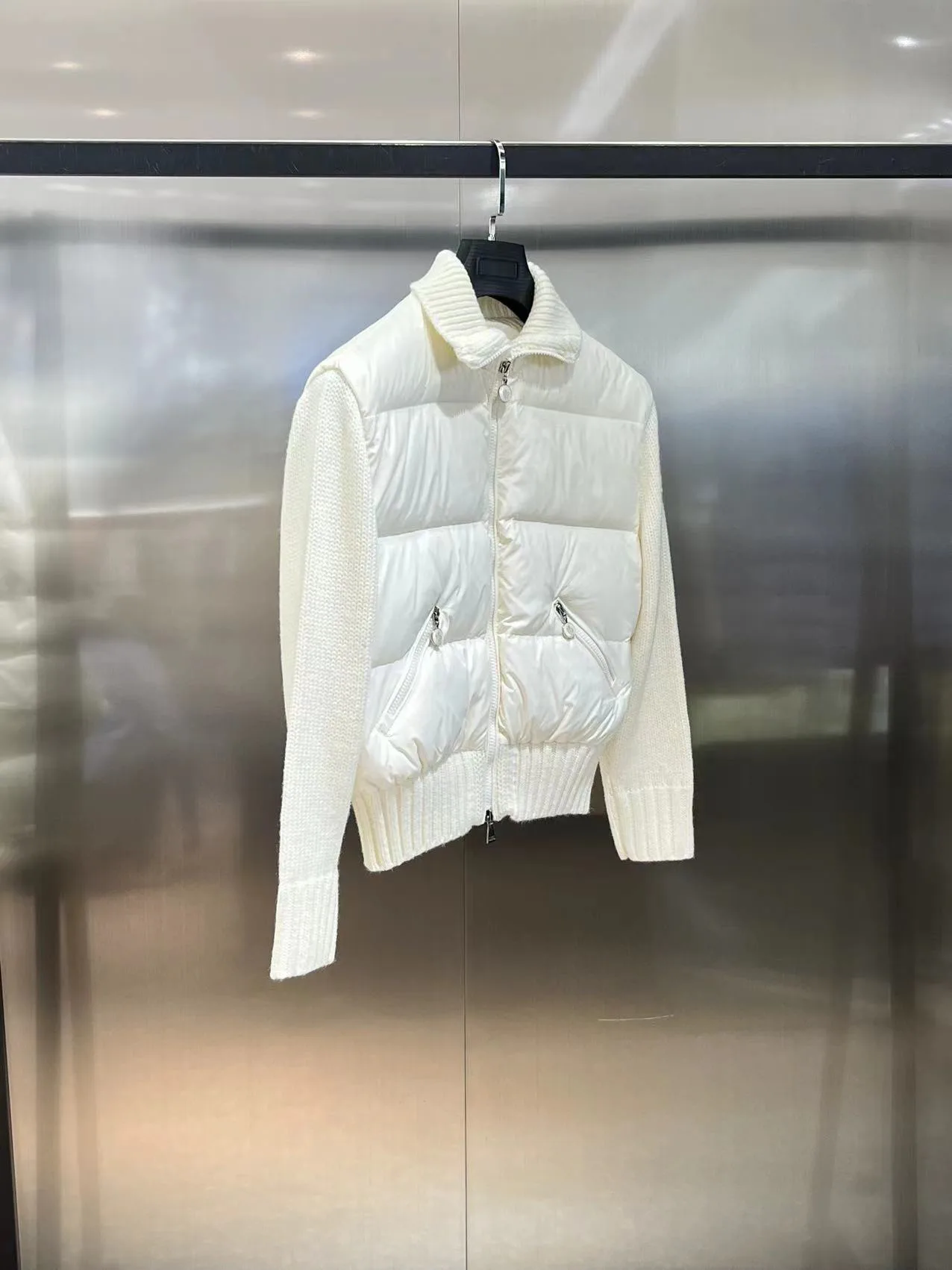 Women's Jackets And Down Jackets MONCLER 18129923