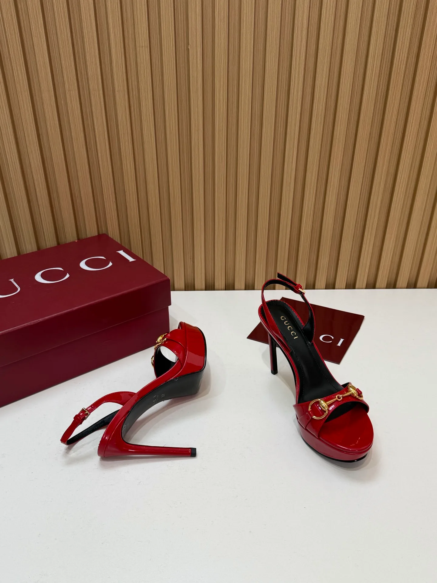 Women's Open-Toe Sandals GUCCI 18396259
