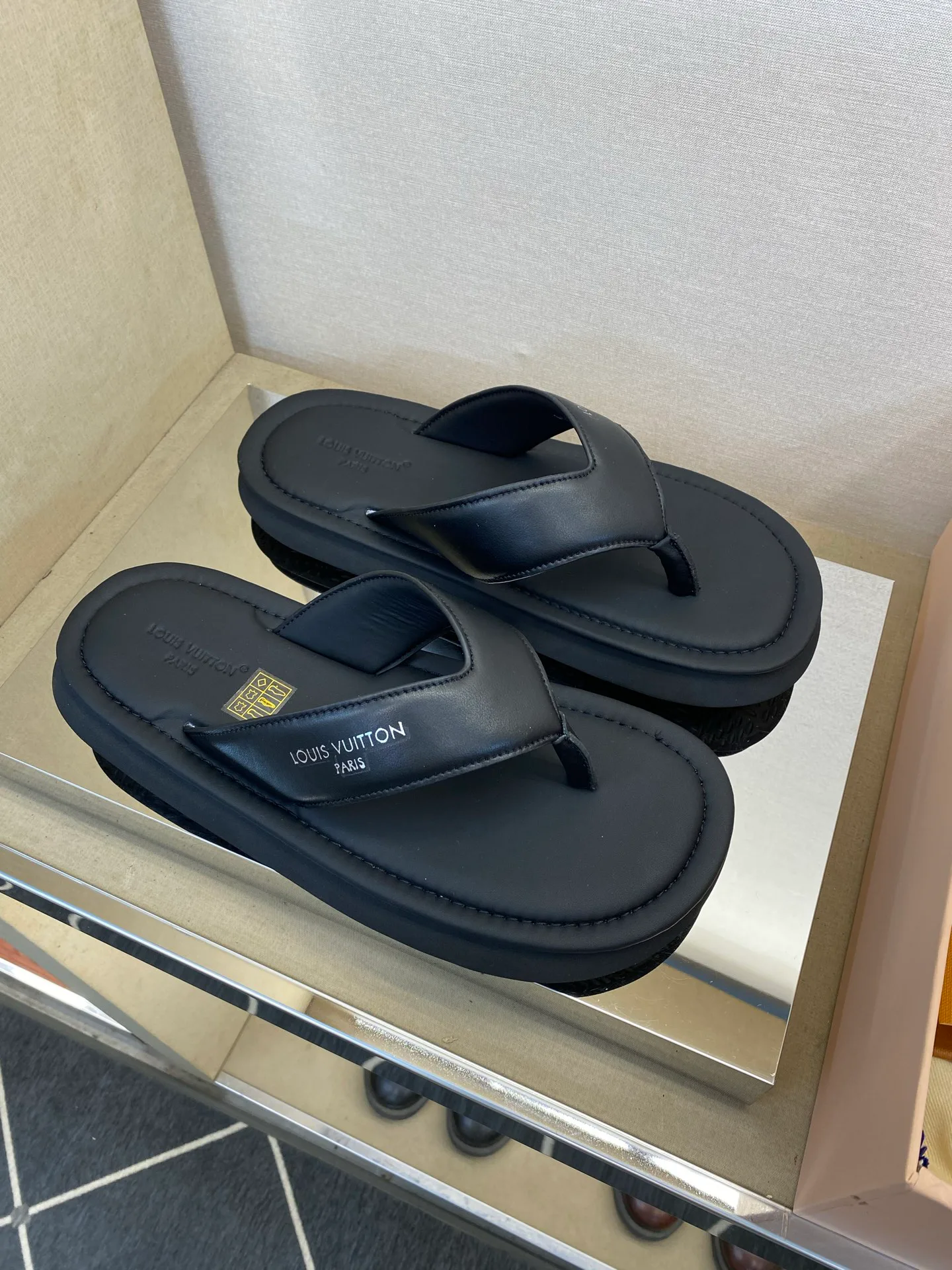 Men's Flip-Flops LOUIS VUITTON 17706390