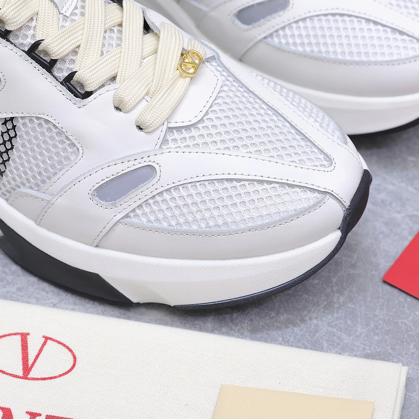 Men's Sneakers VALENTINO 17604595