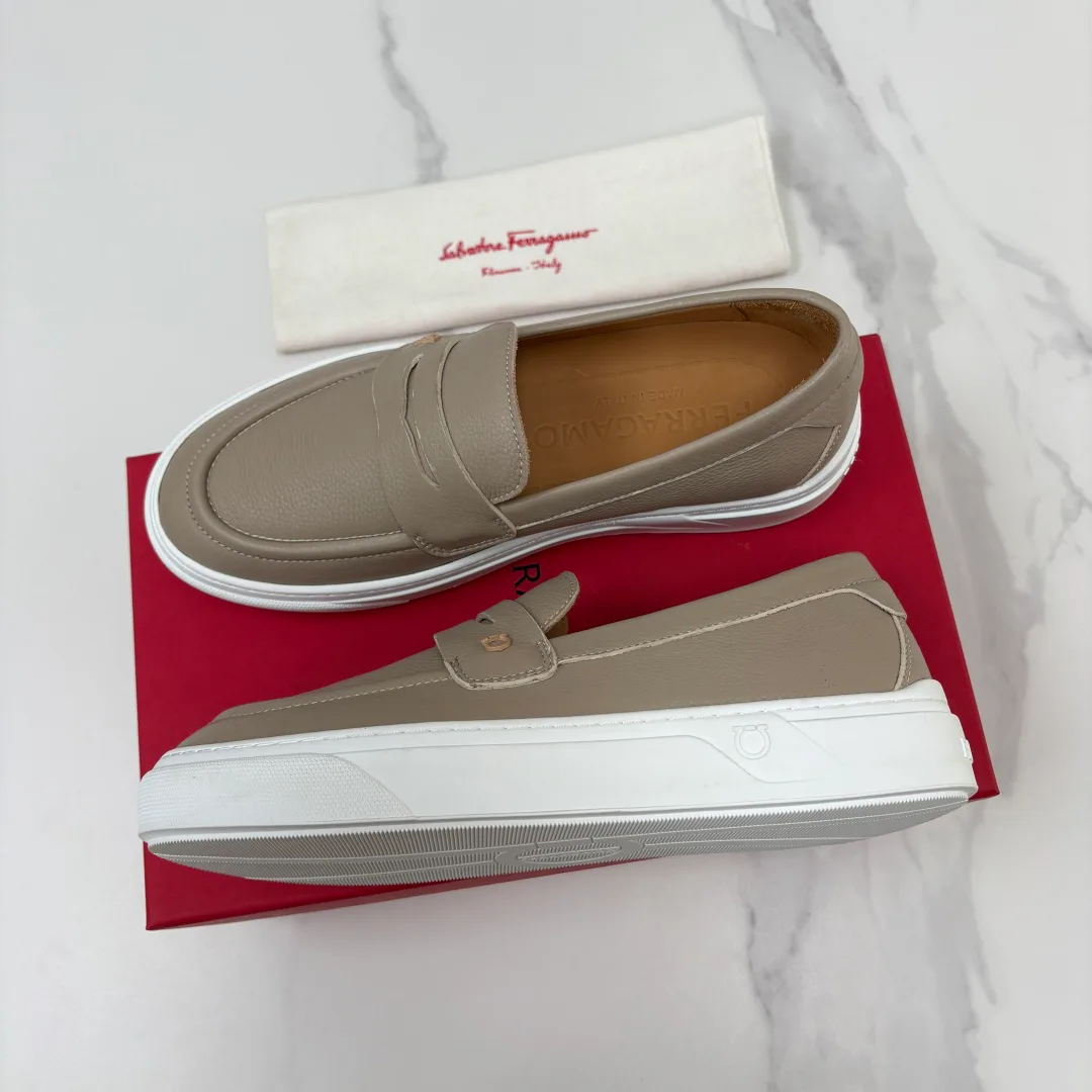 Women's Loafers And Moccasins SALVATORE FERRAGAMO 17936401