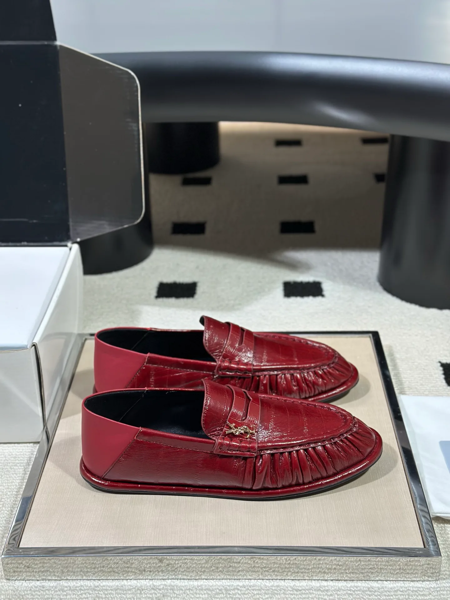 Women's Loafers And Moccasins SAINT LAURENT 18041756