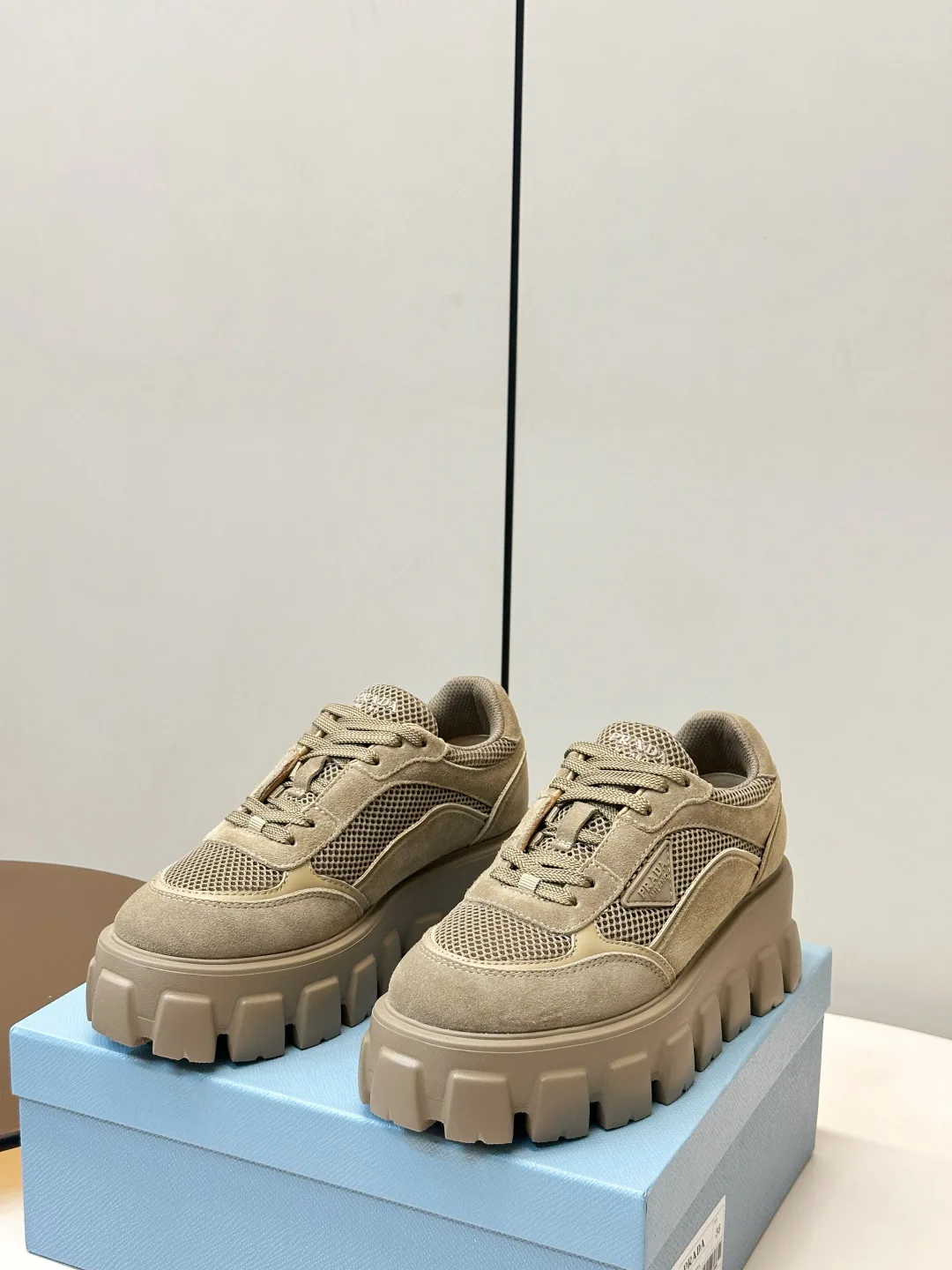 Women's Sneakers PRADA 18133085