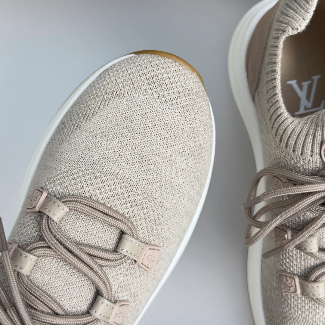 Women's Sneakers LOUIS VUITTON 17950536
