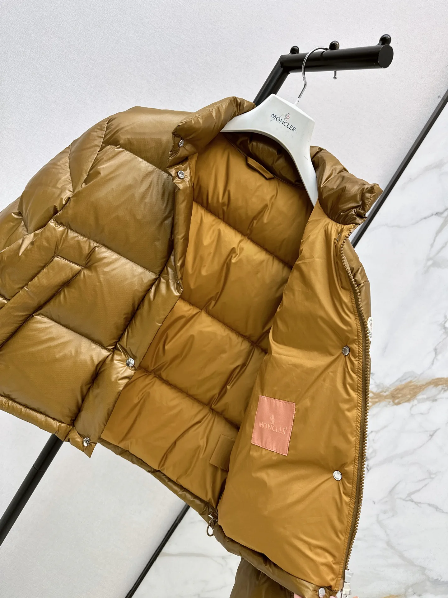 Куртки И Пуховики Женские Moncler 18657331