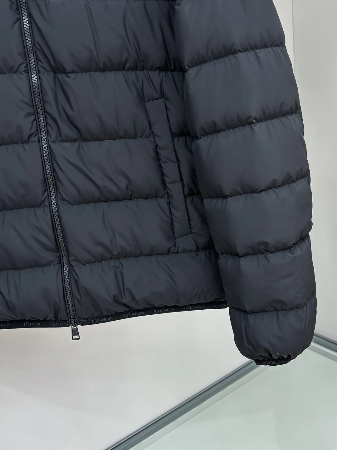 Куртки И Пуховики Мужские Moncler 18596610