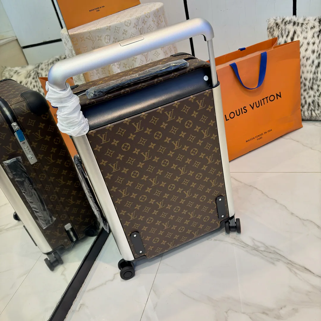 Suitcases LOUIS VUITTON 17675222