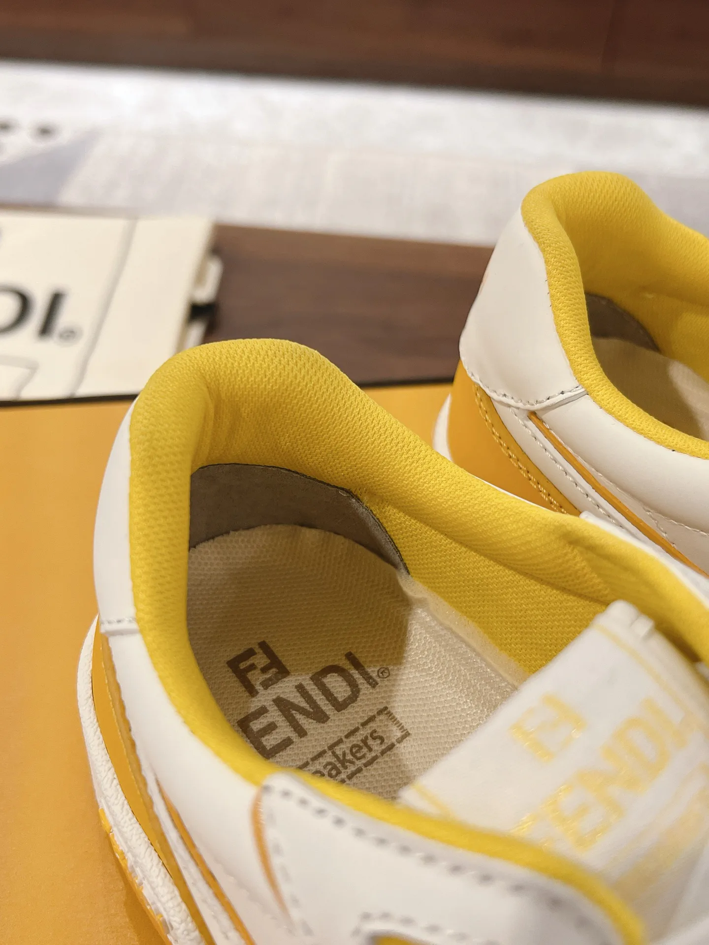 Women's Sneakers FENDI 18219545