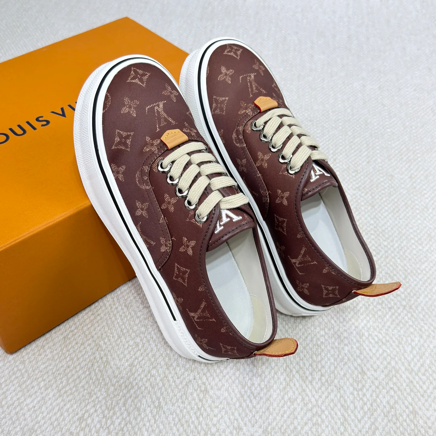 Men's Sneakers LOUIS VUITTON 18365151