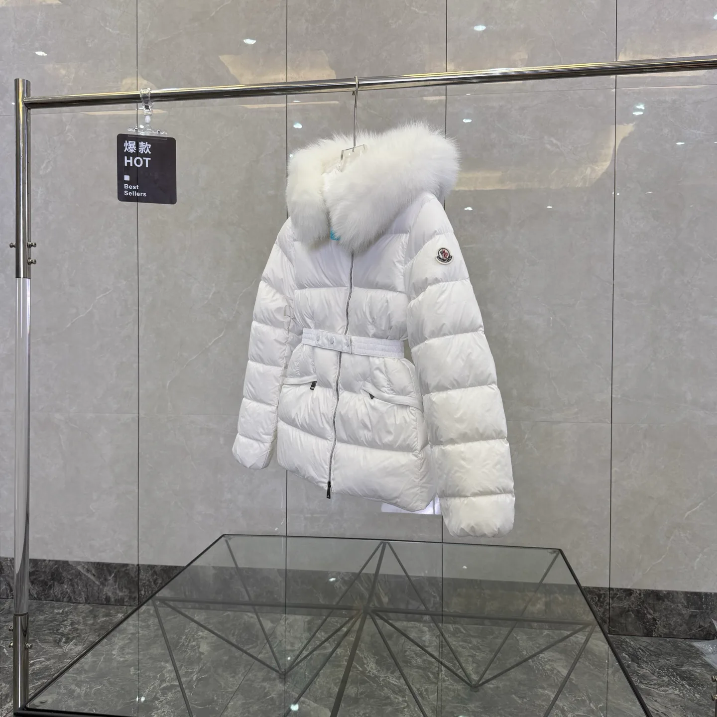 Women's Jackets And Down Jackets MONCLER 17949894