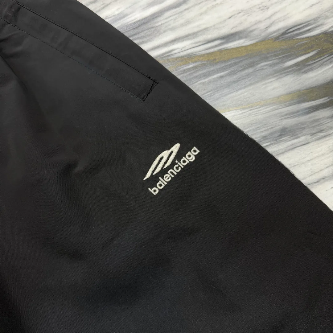 Men's Trousers BALENCIAGA 18327071