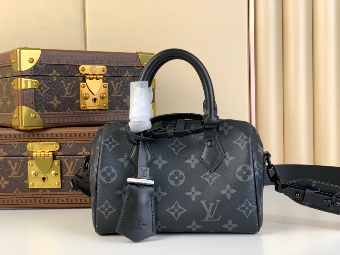 Women's Shoulder Bags LOUIS VUITTON 18227597