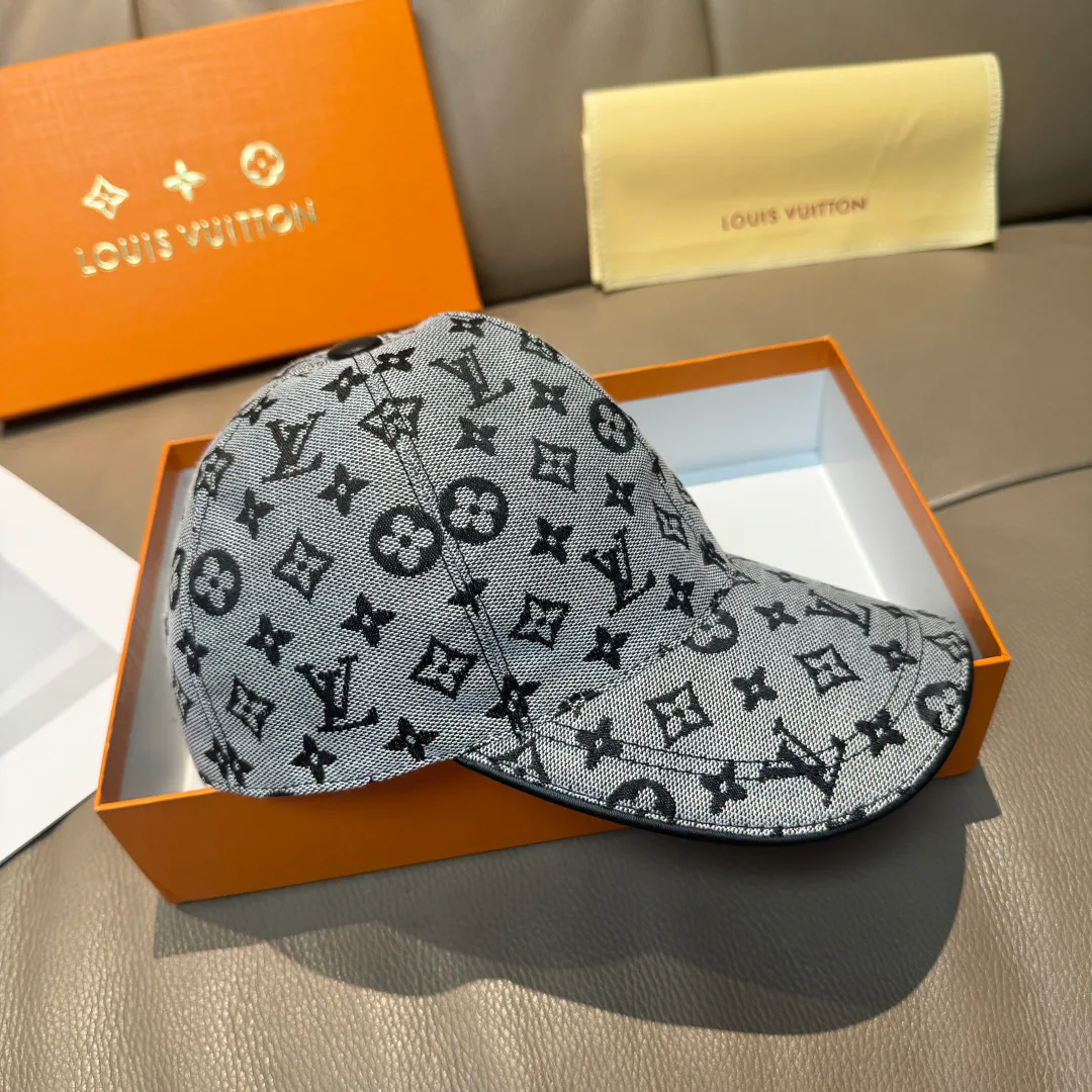 Hats LOUIS VUITTON 17515288