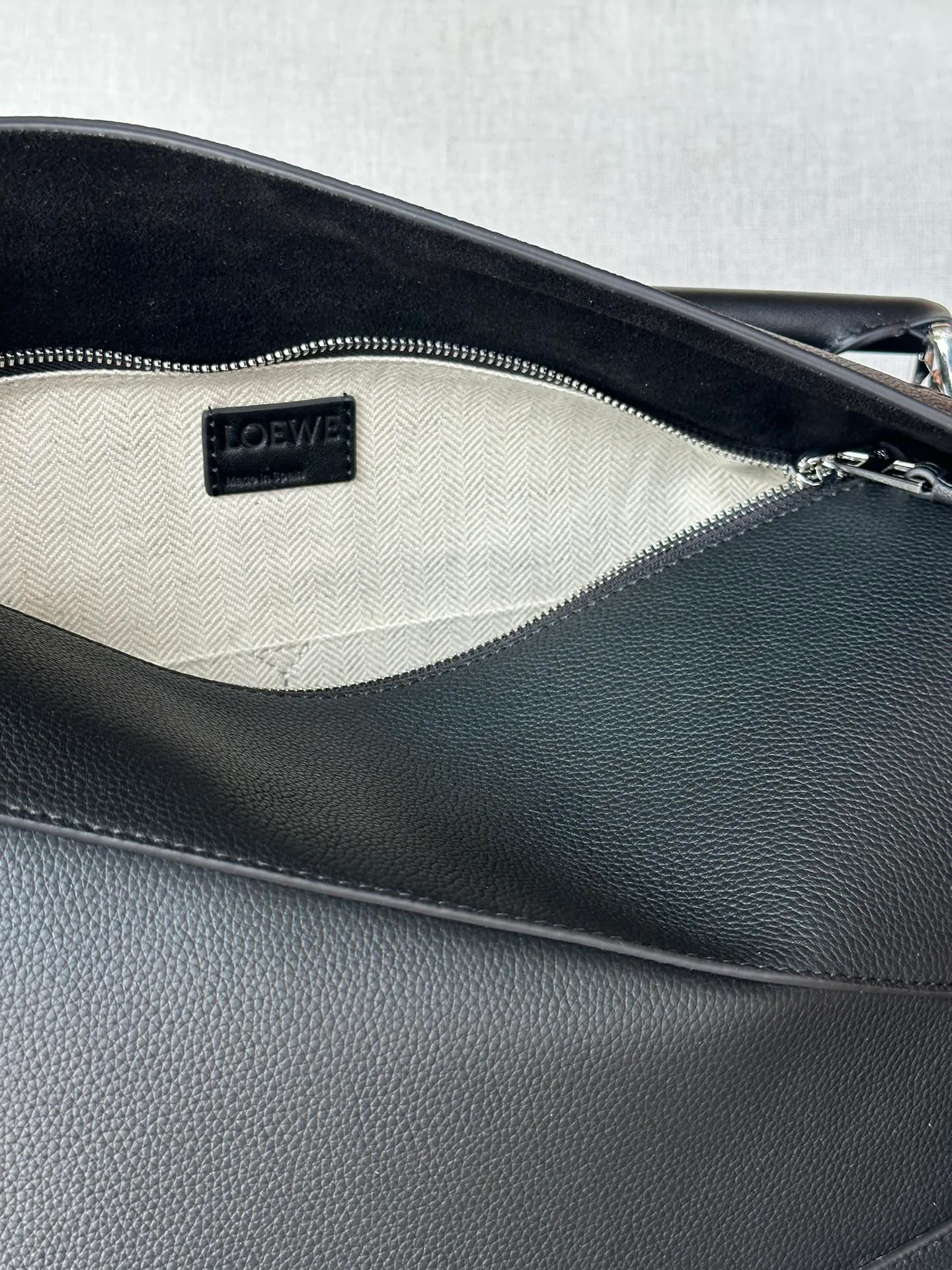 Women's Classic Handbags LOEWE 18177571
