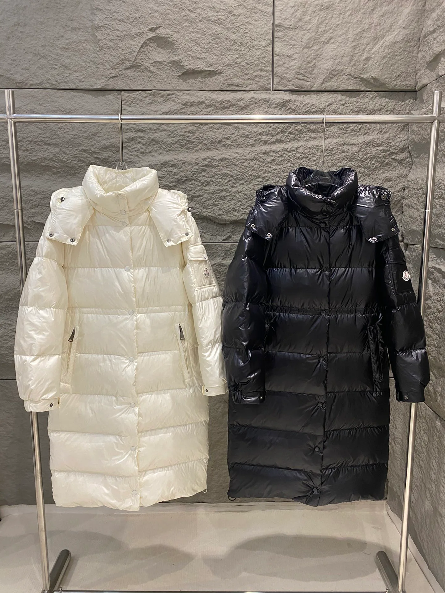 Women's Jackets And Down Jackets MONCLER 17964610