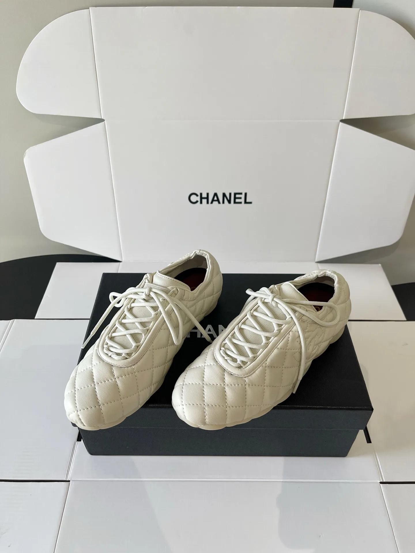 Women's Sneakers CHANEL 18437955