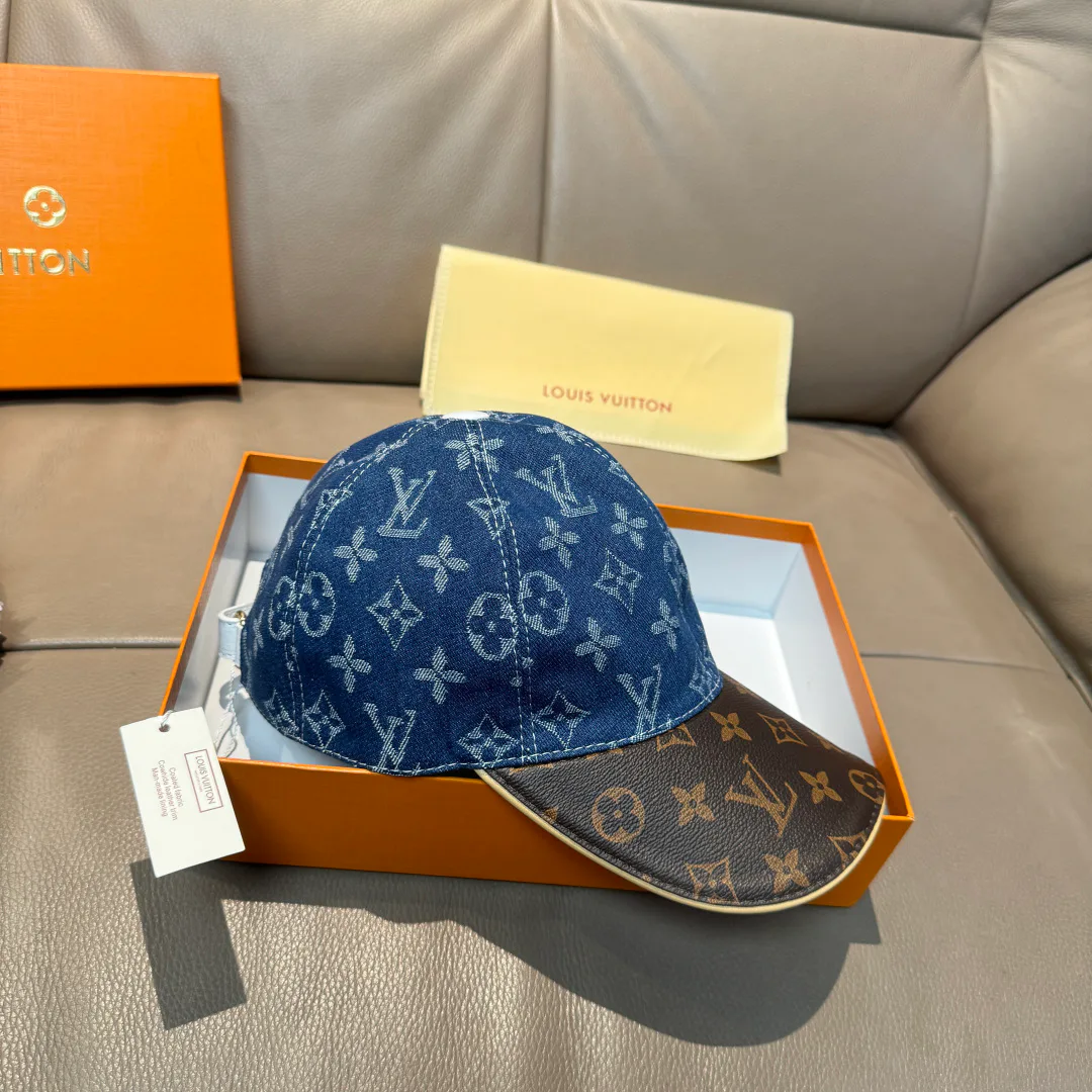 Hats LOUIS VUITTON 18347056