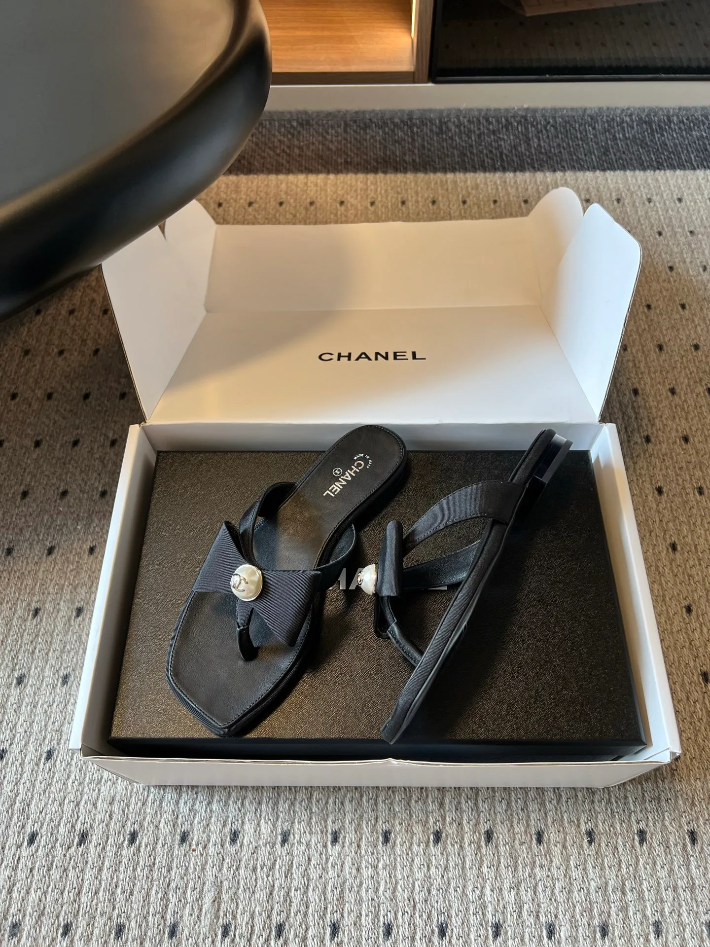 Women's Flip-Flops CHANEL 17419372