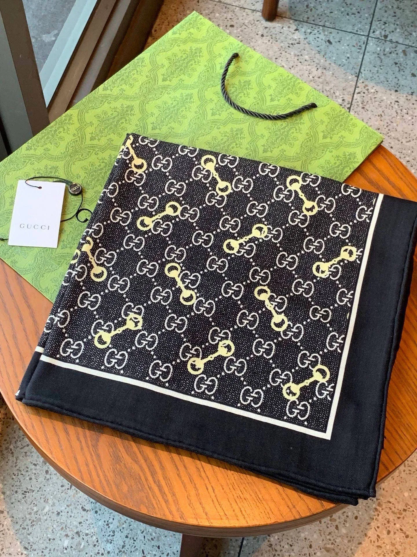 Scarves GUCCI 17543254