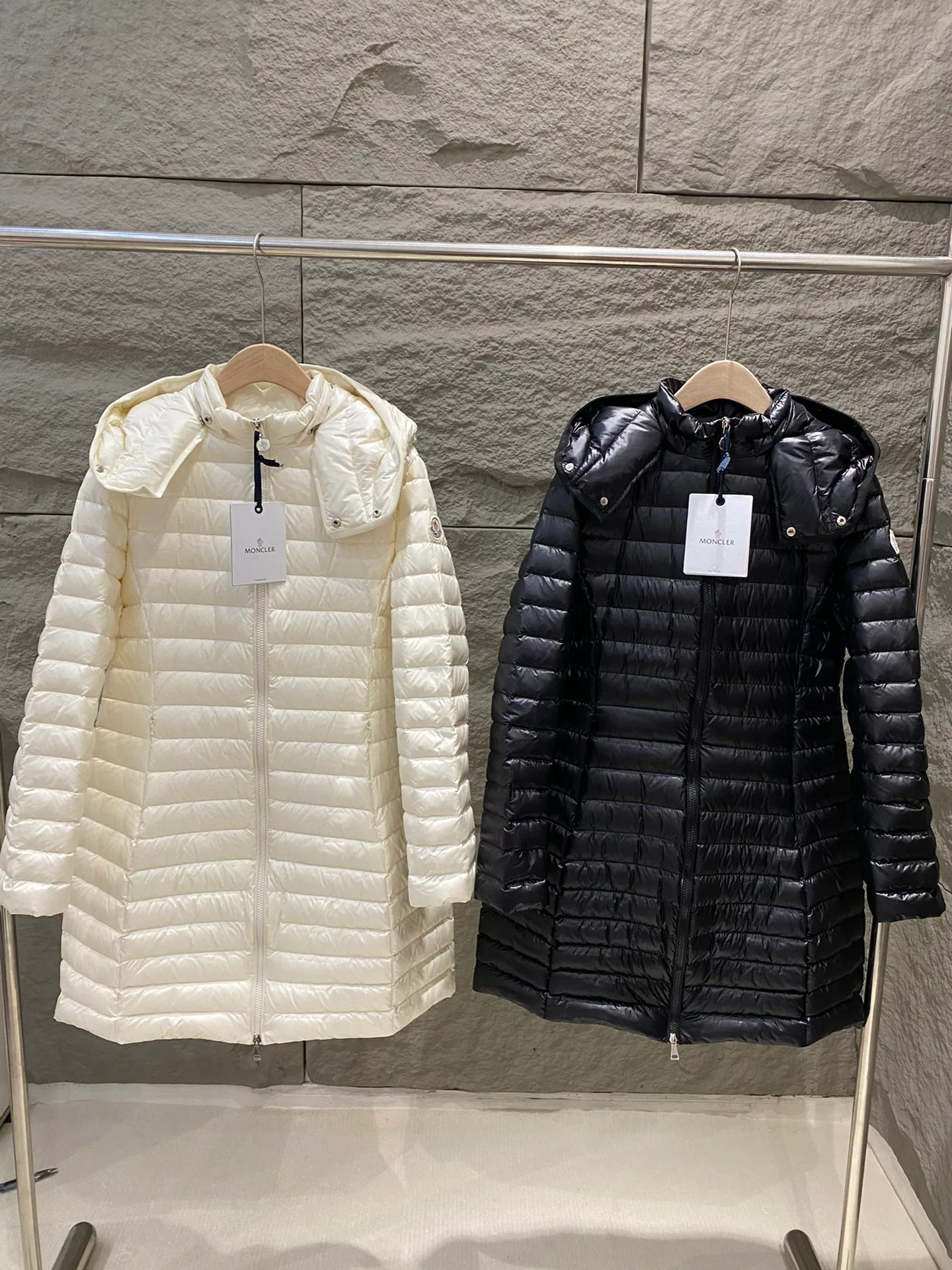 Women's Jackets And Down Jackets MONCLER 18016655