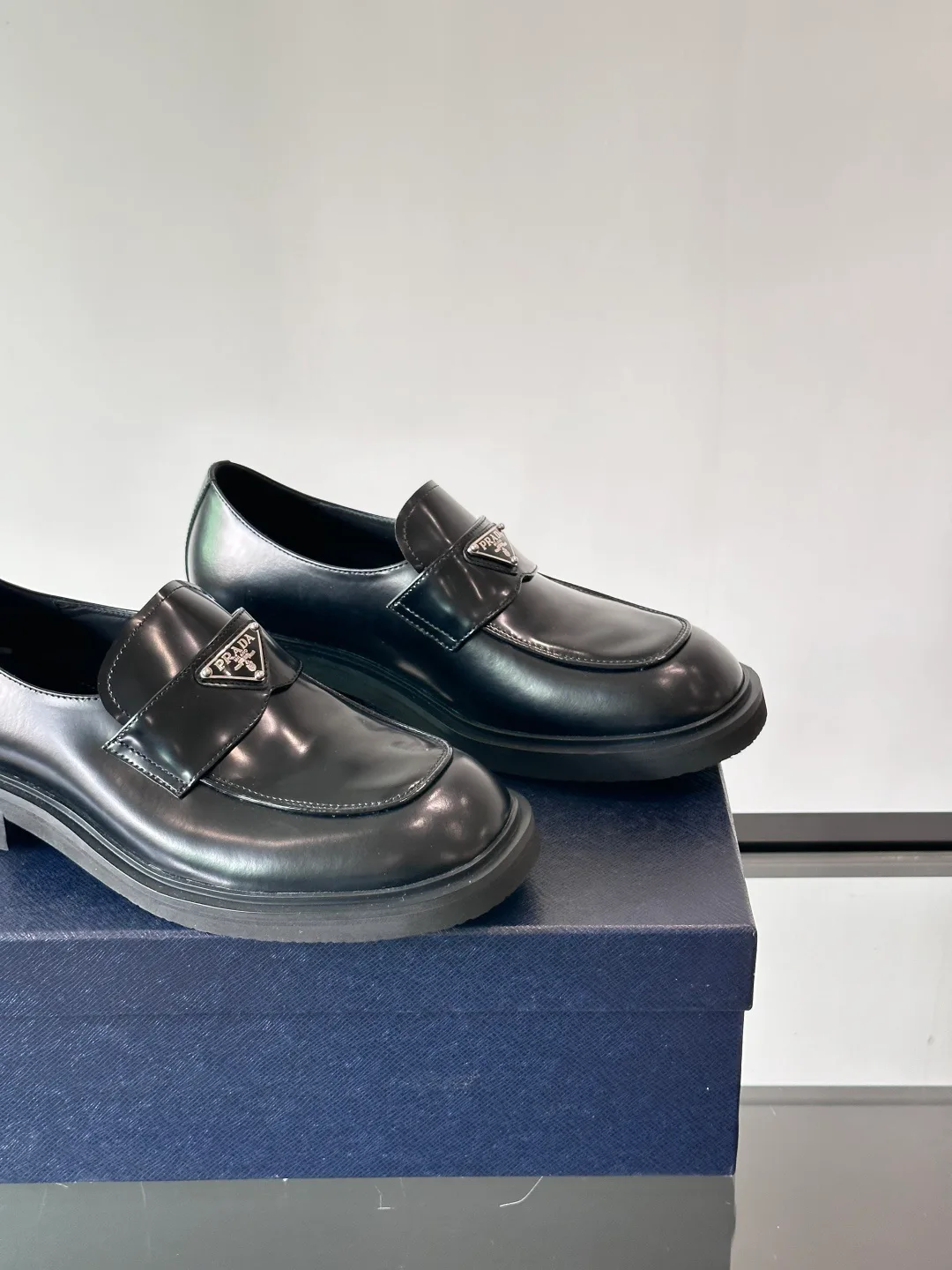 Men's Loafers And Dress Shoes PRADA 17715978