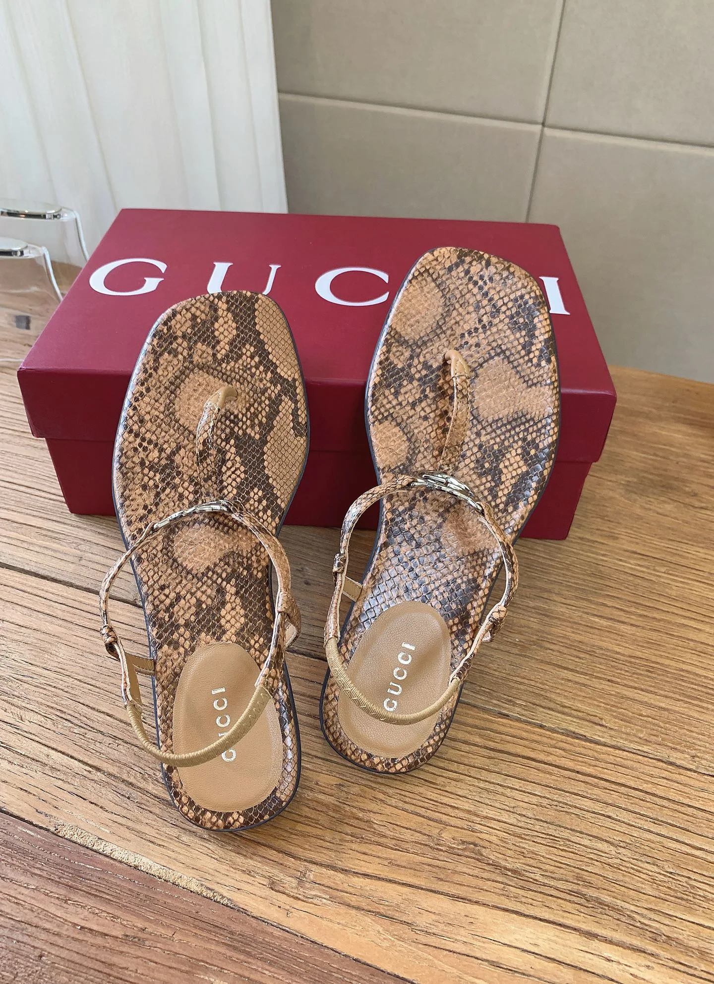 Women's Open-Toe Sandals GUCCI 16942041