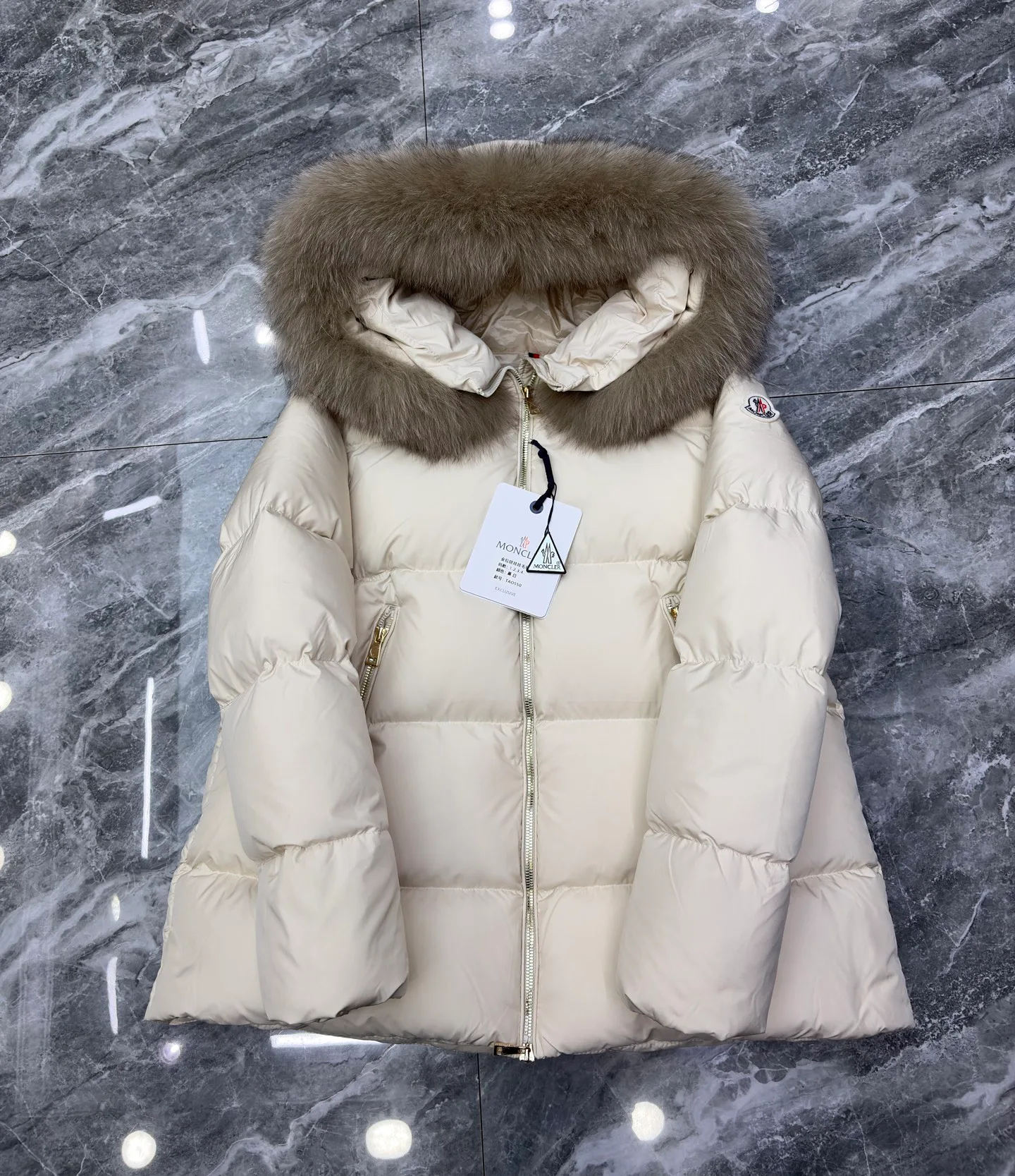 Women's Jackets And Down Jackets MONCLER 17830624