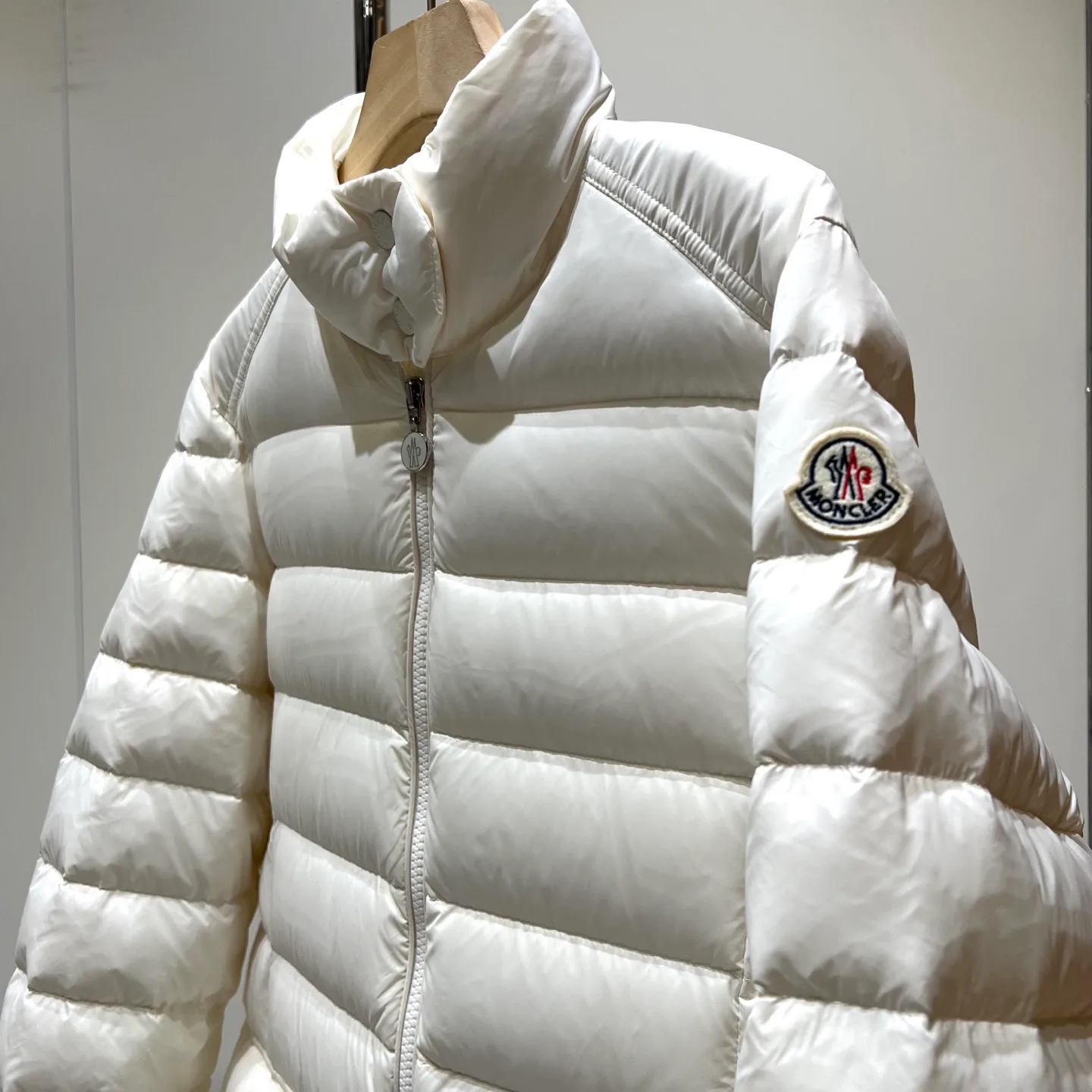 Women's Jackets And Down Jackets MONCLER 18328164