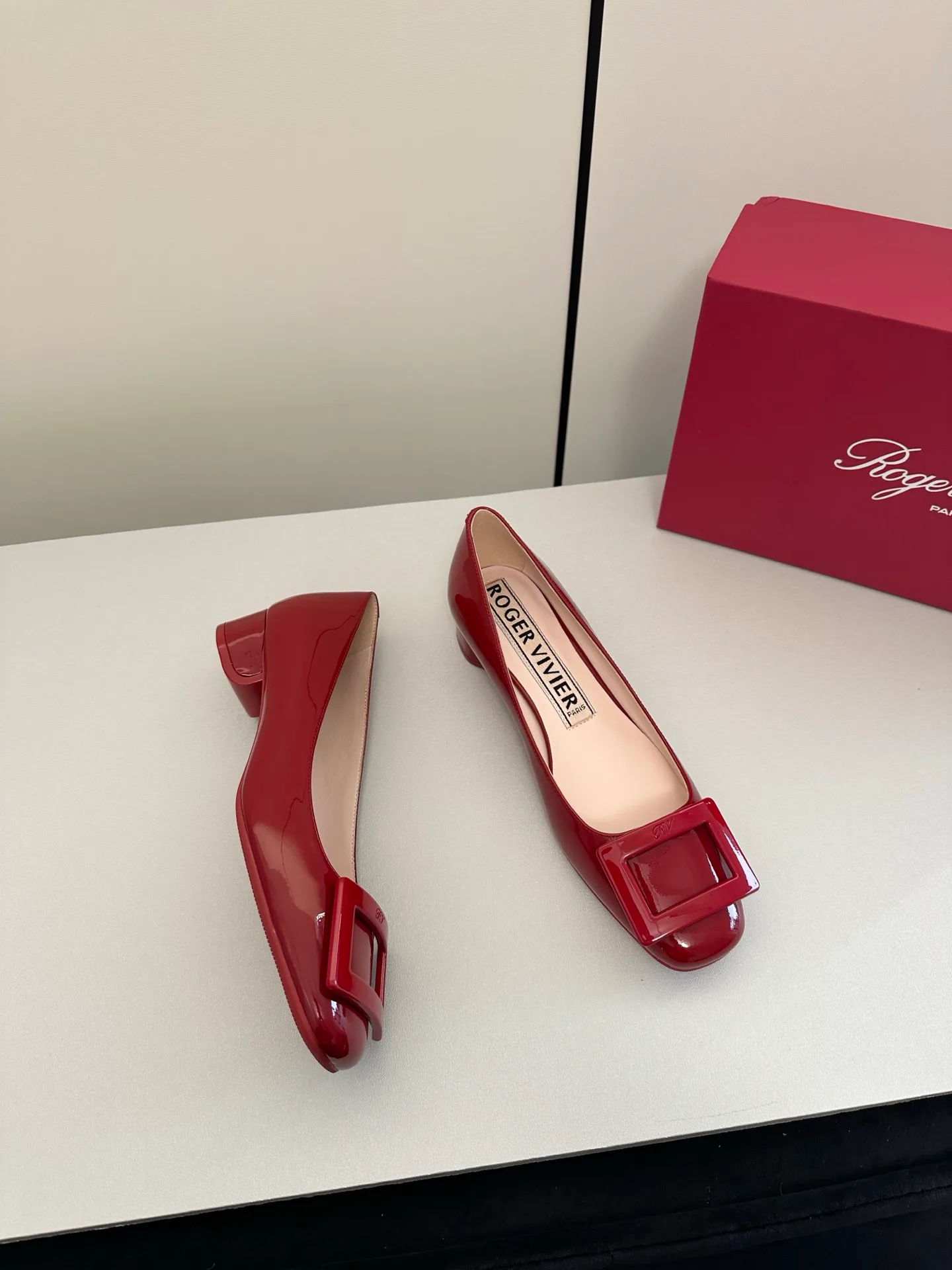 Women's Ballet Flats ROGER VIVIER 17624466
