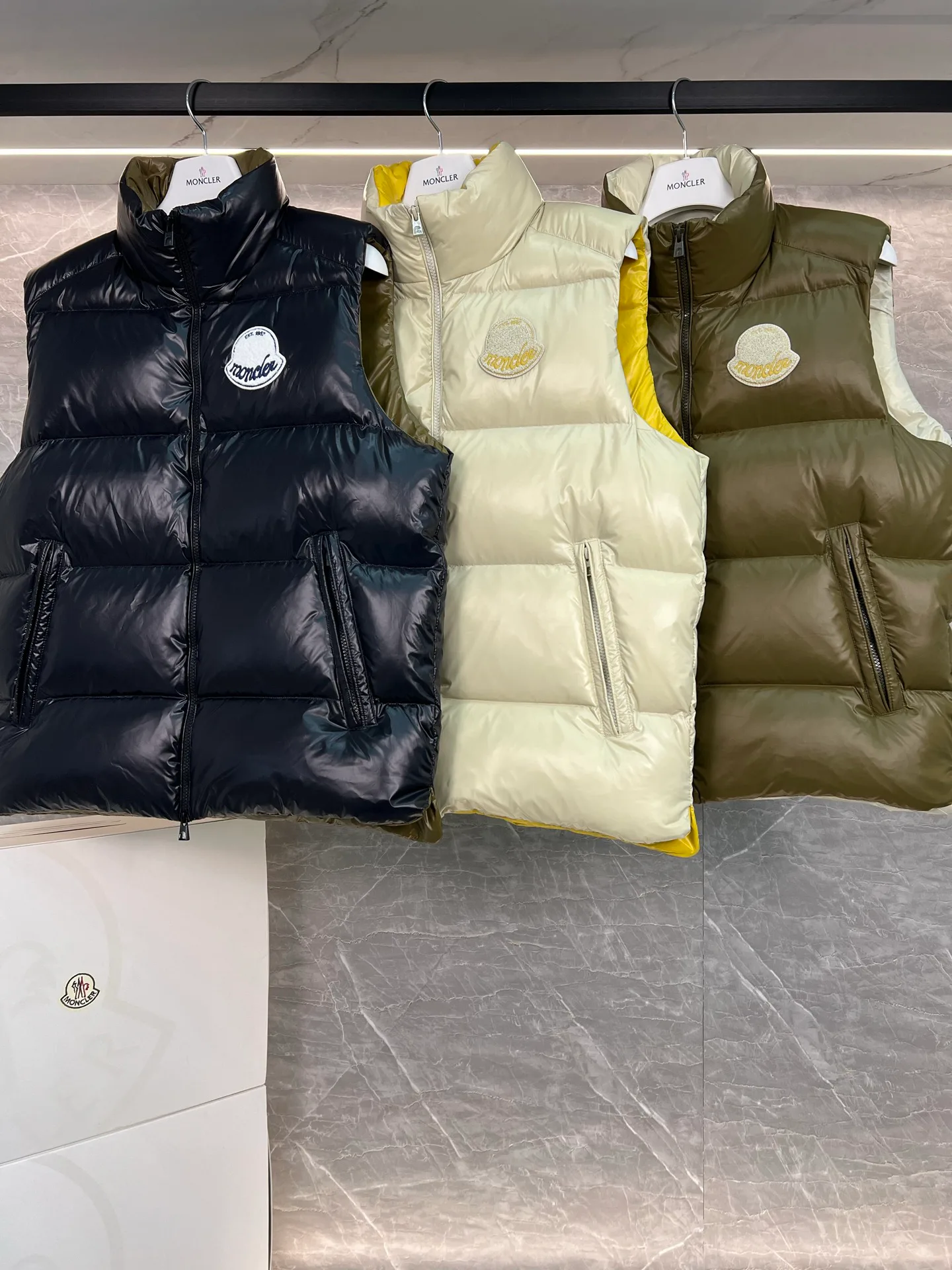 Жилеты Мужские Moncler 18599853