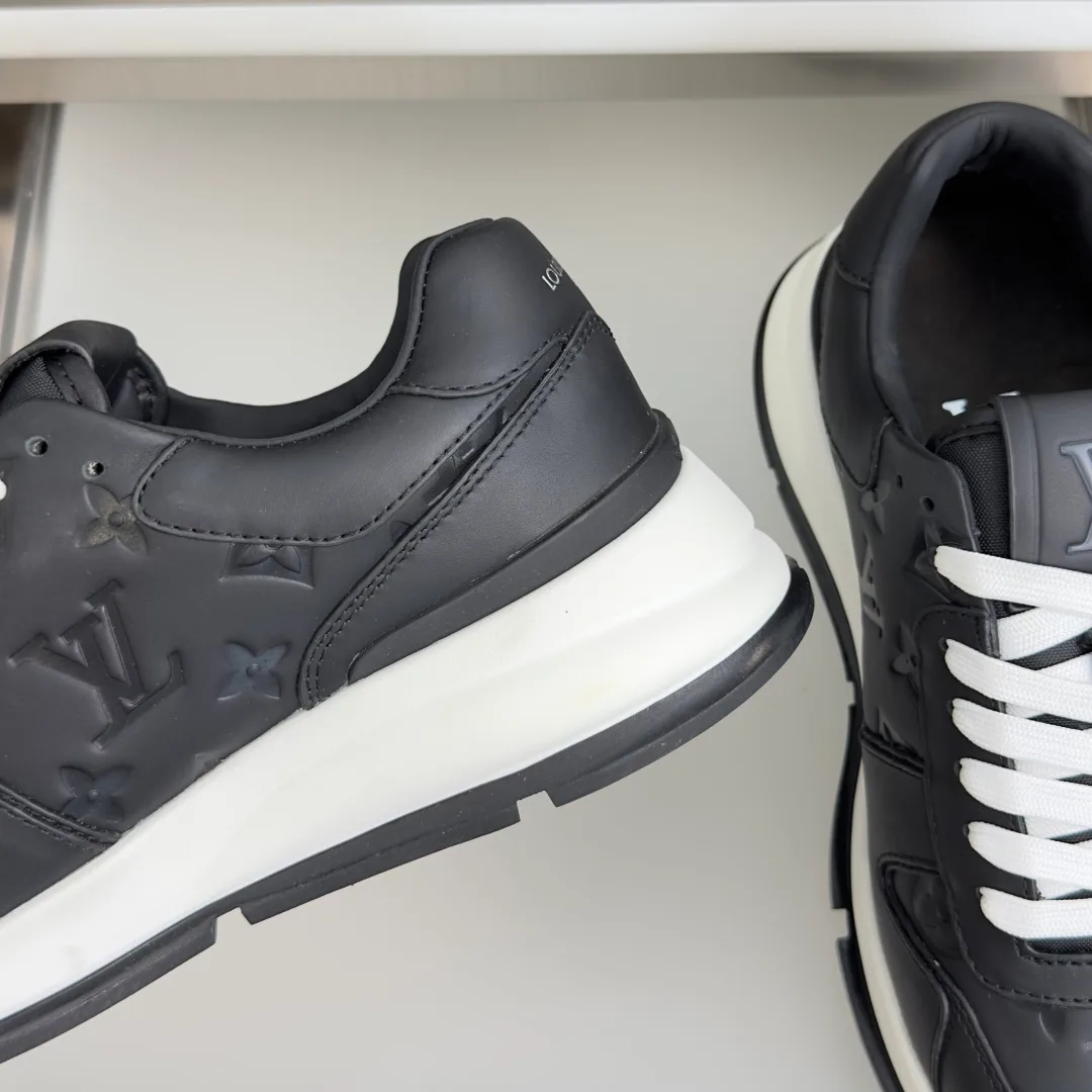 Men's Sneakers LOUIS VUITTON 17950774